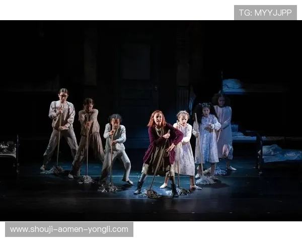 澳门百老汇简介：了解澳门百老汇的主要娱乐项目、表演内容及其吸引游客的独特魅力